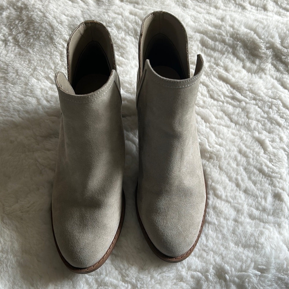 LOFT Outlet ankle booties size 7